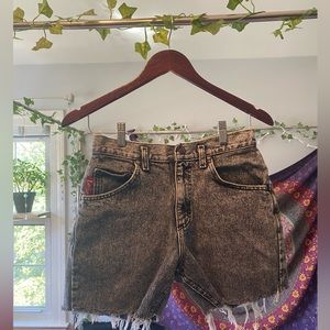Vintage Lee acid washed shorts- no tag but fit like a 26/27